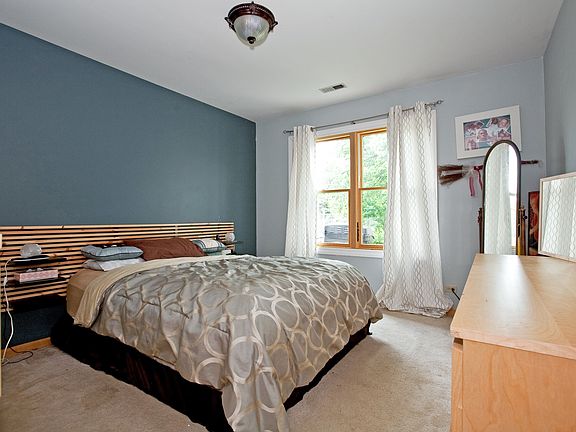 5th image of 1065 Crestwood Ln