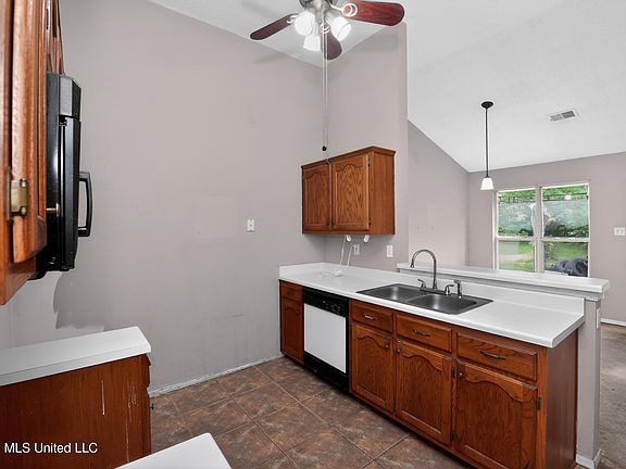 4th image of 6422 Oak Leaf Dr
