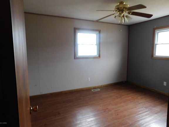 4th image of 104 Marvin St