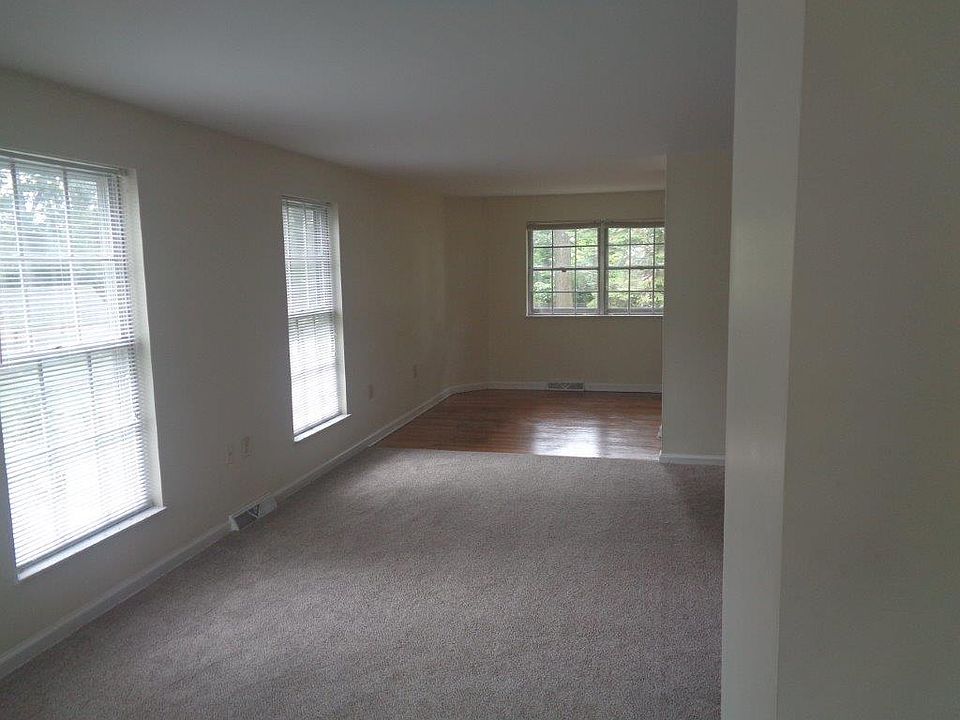 Inside foyer looking toward kitchen