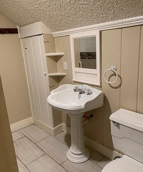 Upstairs bath with classic pedestal sink
