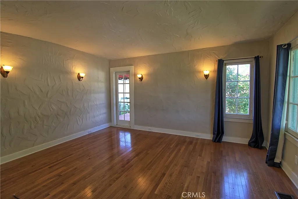 2 bed, 820 sqft, $2,700 — Photo 4