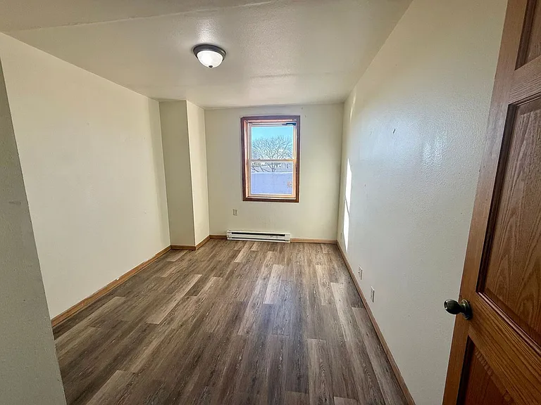1319 E Main St — Photo 8