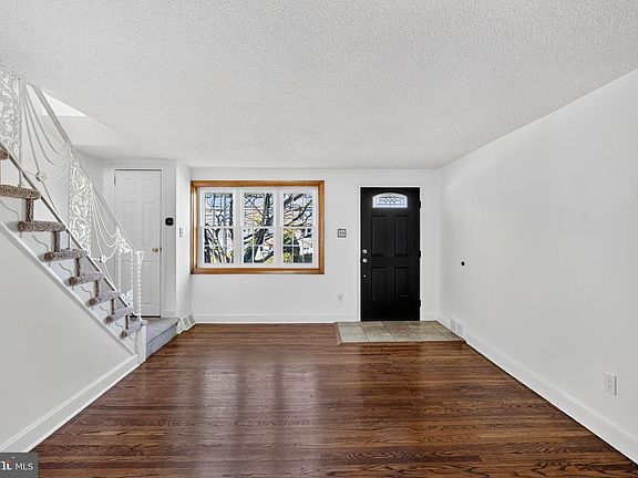 2nd image of 2354 Bond Ave