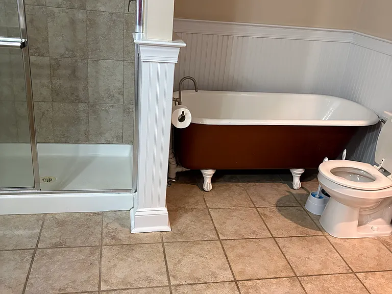 2nd Floor Shared Full Bath