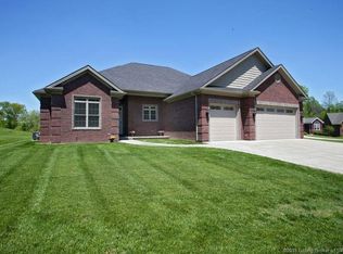 1107 Dora Dr, Sellersburg, IN 47172