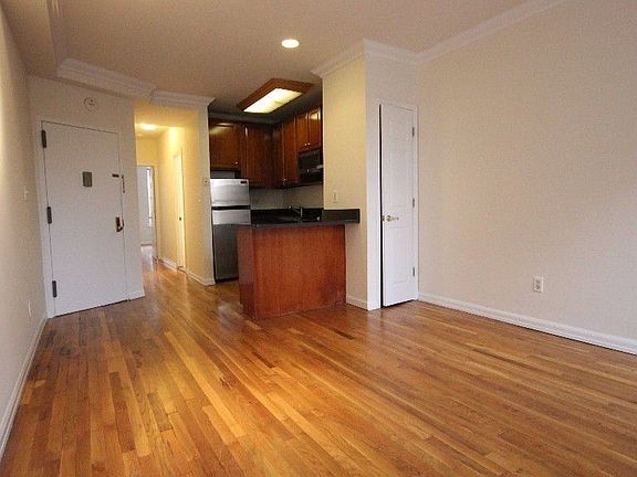 3rd image of 441 W 50th St APT 3W