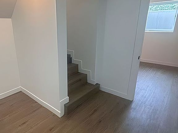 3rd image of 8833 SE Pine St