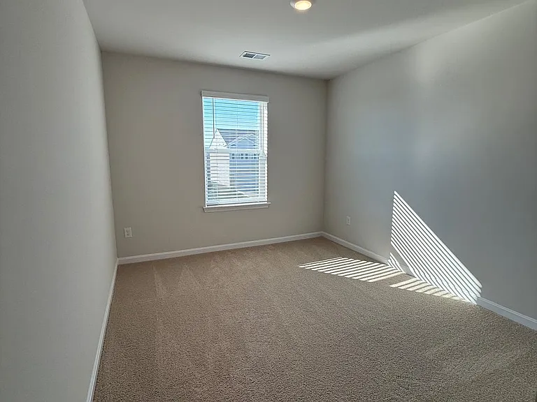 115 Grasmere St — Photo 17