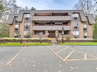 38 Rambling Brook Ln APT A2, Glastonbury, CT 06033