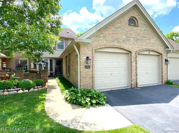 4762 Pine Eagles Dr, Brighton, MI 48116