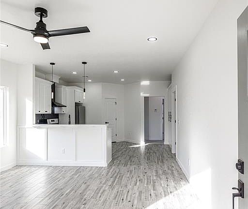 3rd image of 5113 Brooke Rd