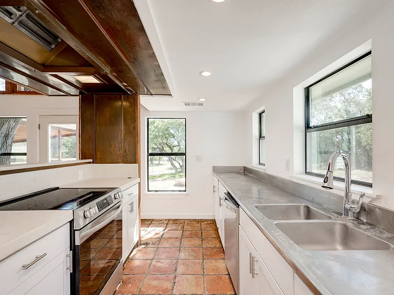 1217 Lost Oak Trl — Photo 11