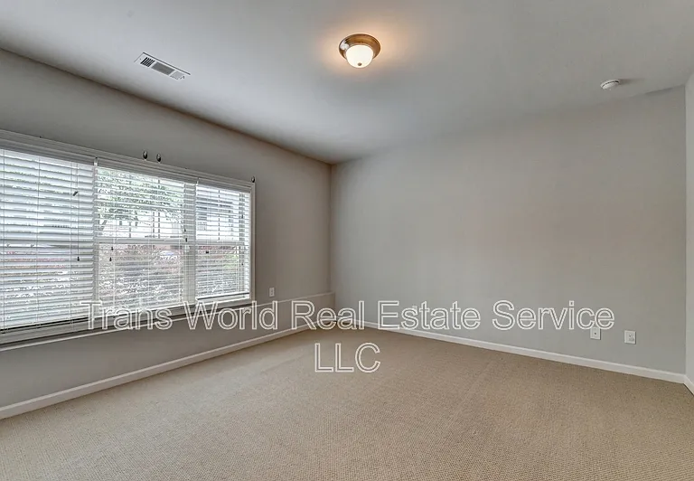 4648 Pine St SE — Photo 40
