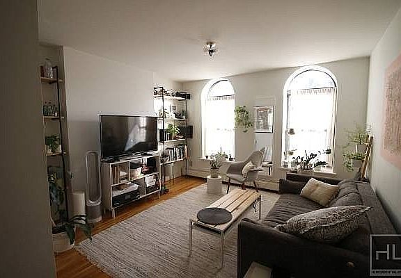 4th image of 396 Tompkins Ave APT 3B