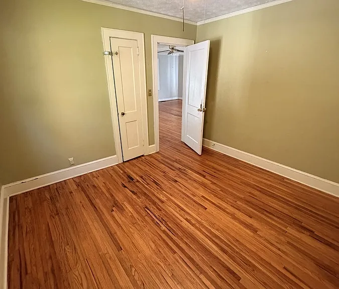 25 Louise Ave — Photo 10