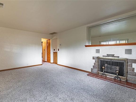 5th image of 302 S Wright Ave