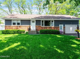 1021 Mary Ln, Schenectady, NY 12306
