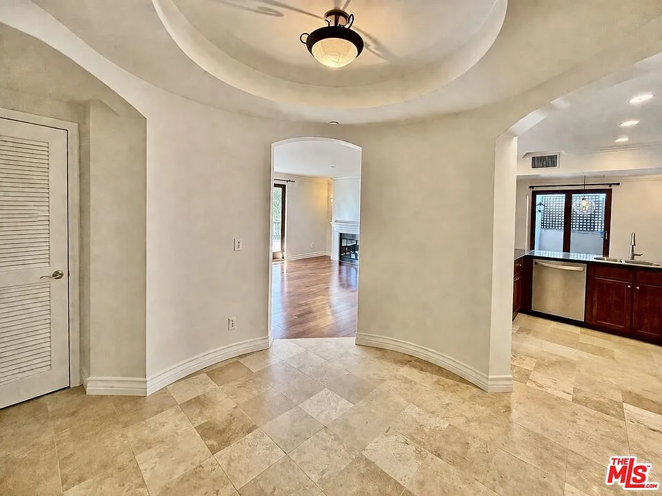 2 bed, 2.5 bath, 1516 sqft, $5,600 — Photo 4