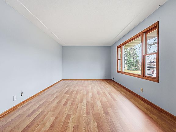 5th image of 7767 Eastwood Rd