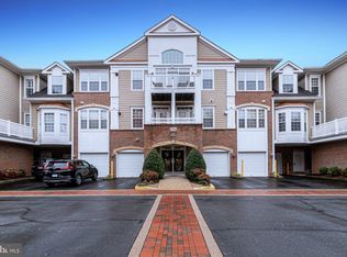 7860 Rolling Woods Ct APT 303, Springfield, VA 22152