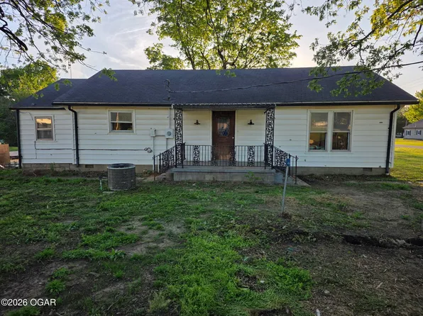 701 E 1st St, Scammon, KS 66773