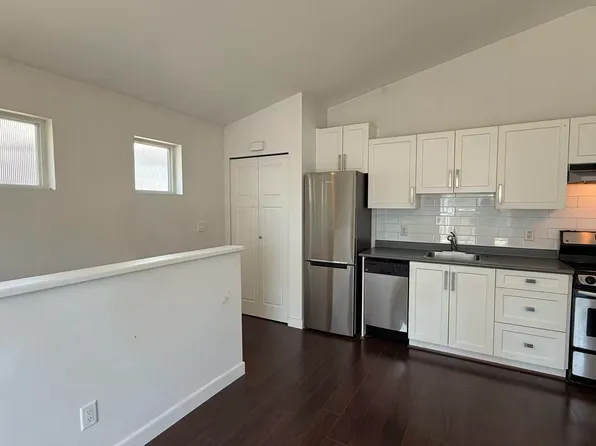 3430 Roxton Ave, Coquitlam, BC V3B 3H7