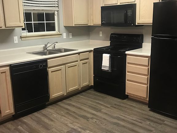 3rd image of 1334 SE Norwood Dr #146B
