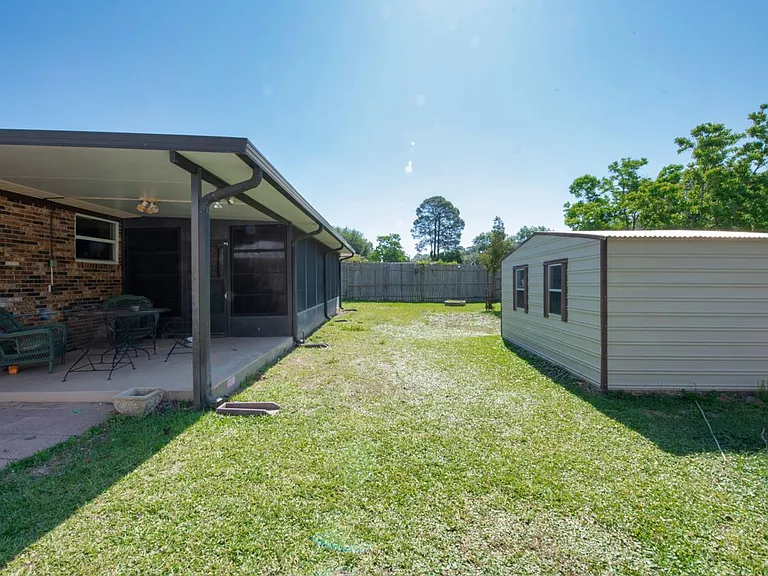 1126 Coral Dr — Photo 17