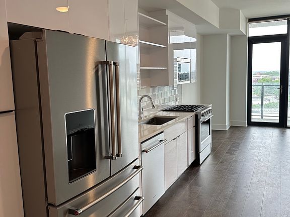 5th image of 788 W Marietta St #812