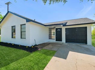 221 N Baron St, Bellville, TX 77418