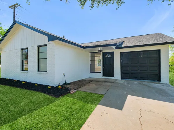 221 N Baron St, Bellville, TX 77418