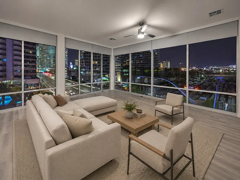 Lura Vegas Apartments — Photo 42