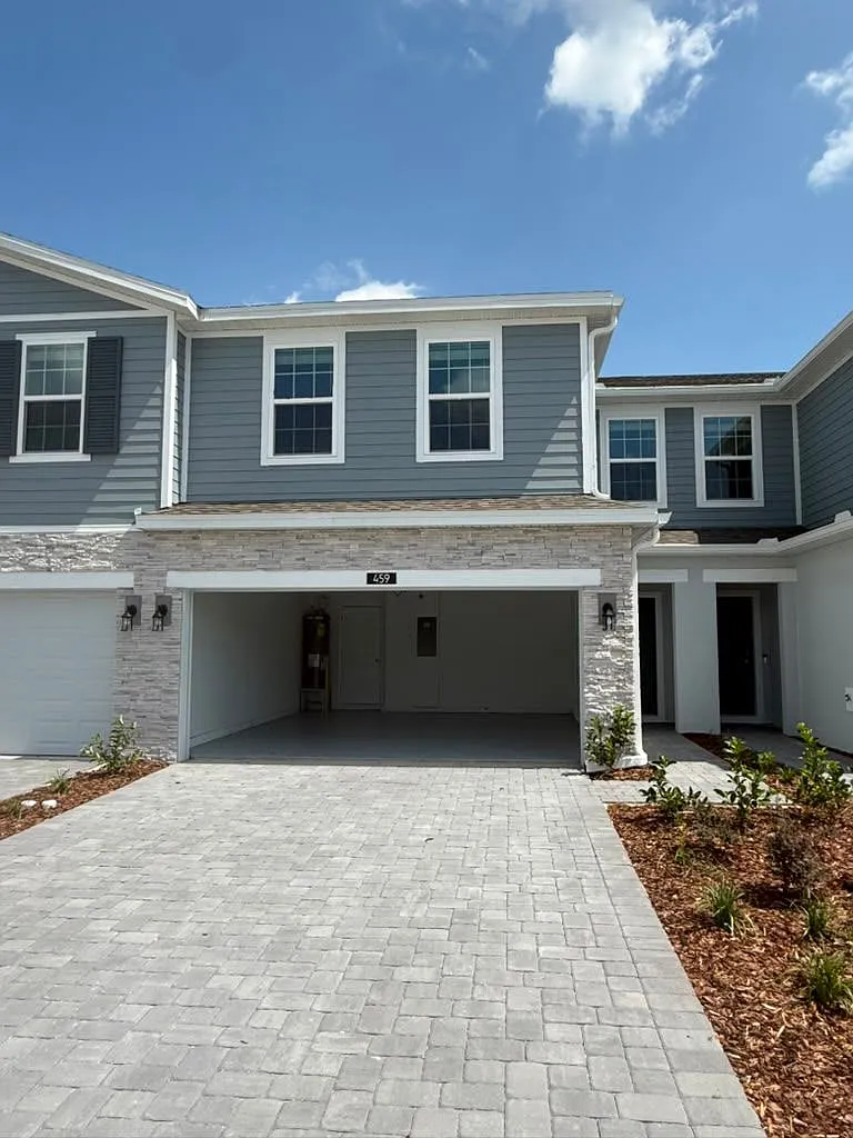 4 bed, 2.5 bath, 1876 sqft, $2,600 — Photo 2