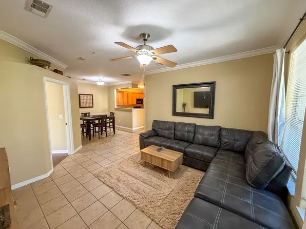 1142 SW 9th Rd APT 203, Gainesville, FL 32601