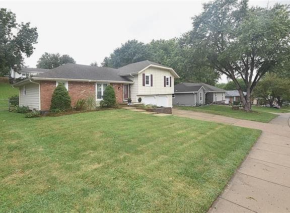 3rd image of 701 Thomas Dr