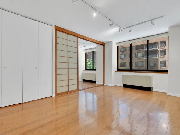 250 East 40th Street image 1 of 11