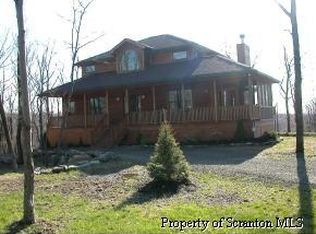 205 Big Bear Dr, Greentown, PA 18426