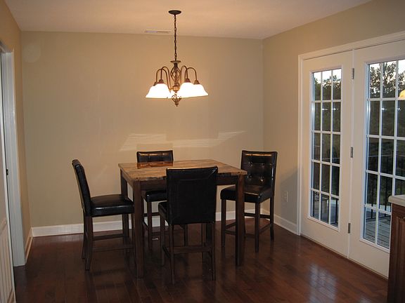 4th image of 618 Grays Pointe Ct