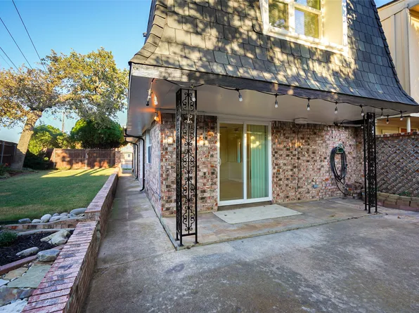 2825 Summit View Dr, Bedford, TX 76021