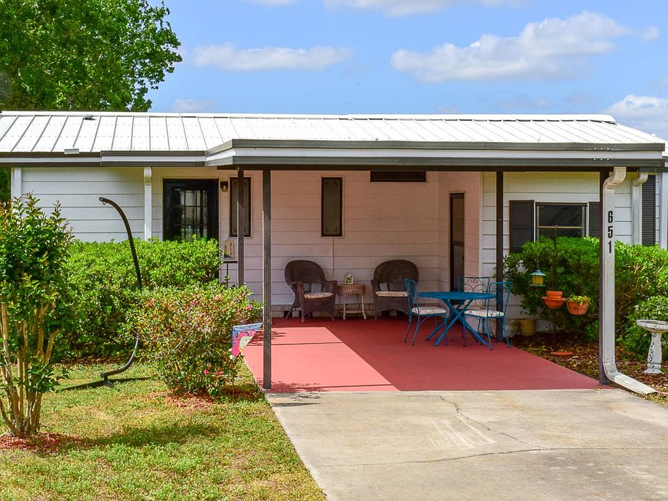 1st image of 651 Hickory Hl