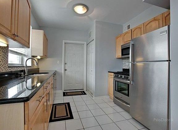 2nd image of 4907 N Wolcott Ave APT 2B