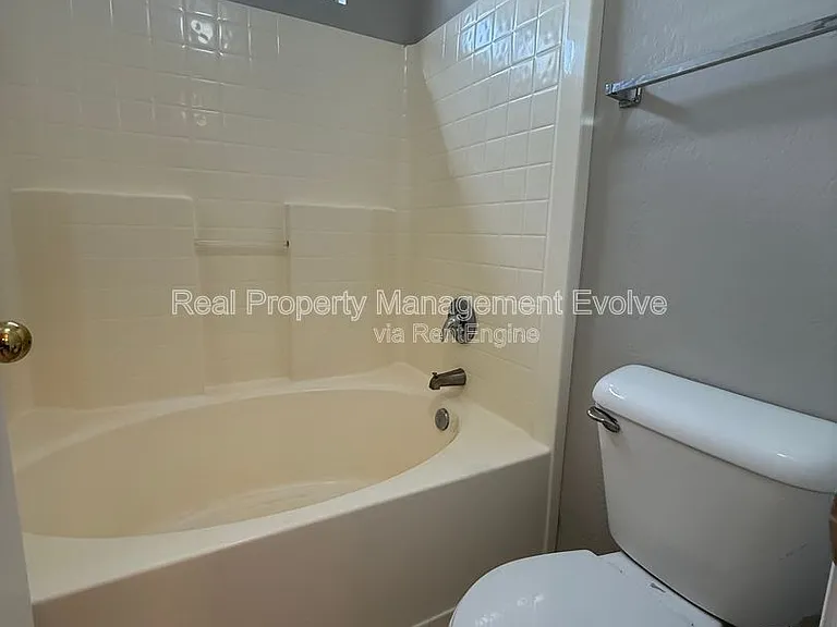 12438 W Hearn Rd — Photo 13
