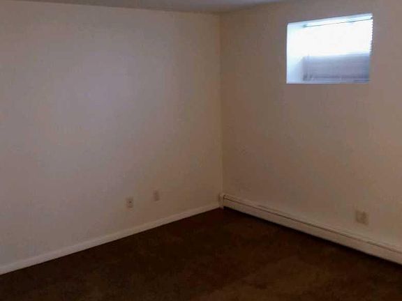 QUEEN SIZE BEDROOM