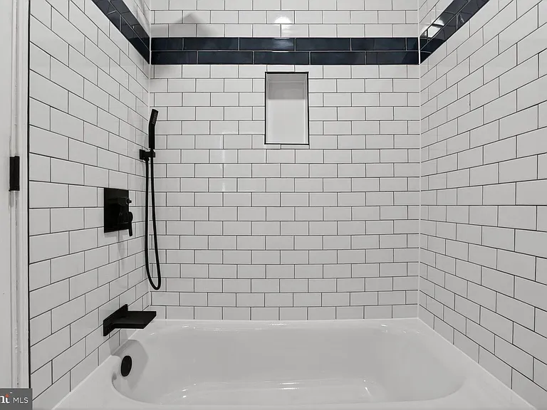 212 36th St NE #3 — Photo 7
