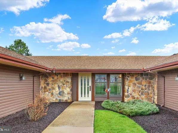 1864 Azalea Dr, York, PA 17408