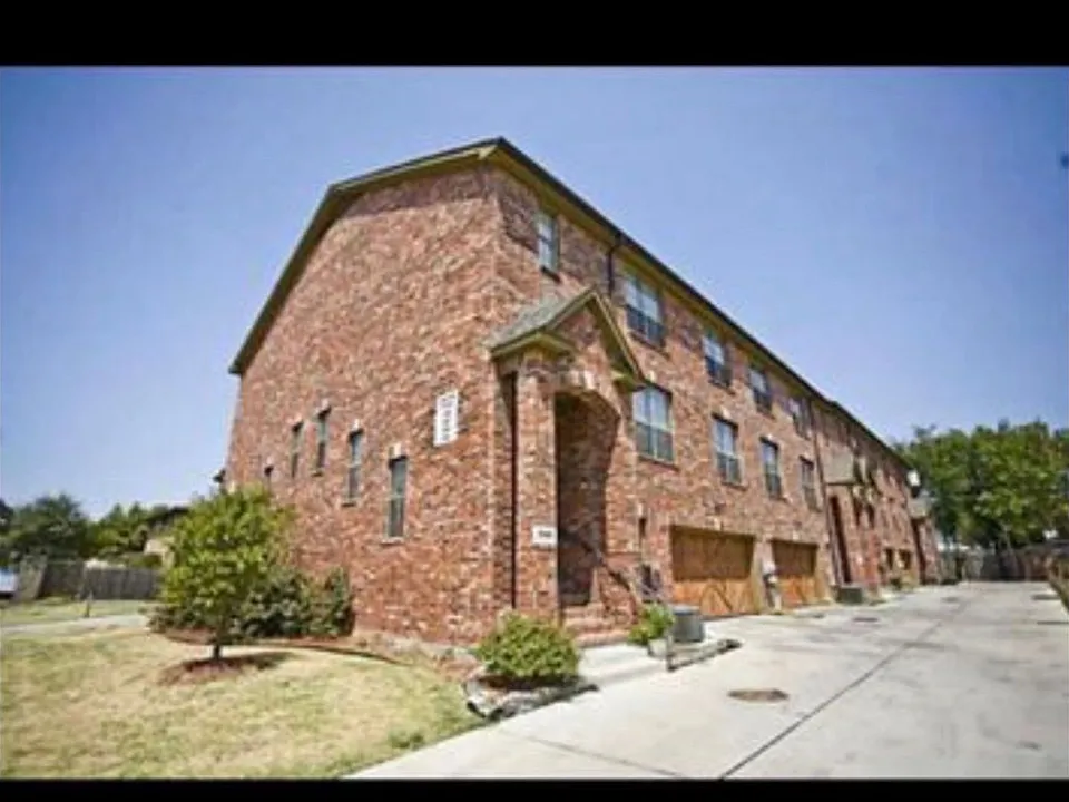 1307 Halcyon Pl