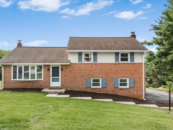 2113 Hope Dr, Red Lion, PA 17356