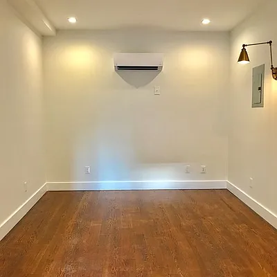 Rented by Nooklyn NYC LLC | media 30