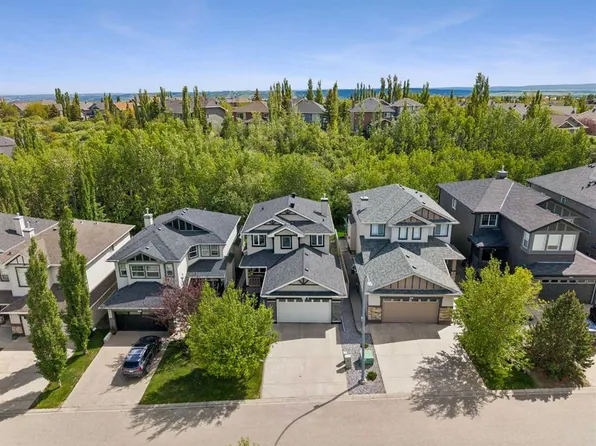 90 N Royal Oak Grv NW, Calgary, AB T3G 5L8